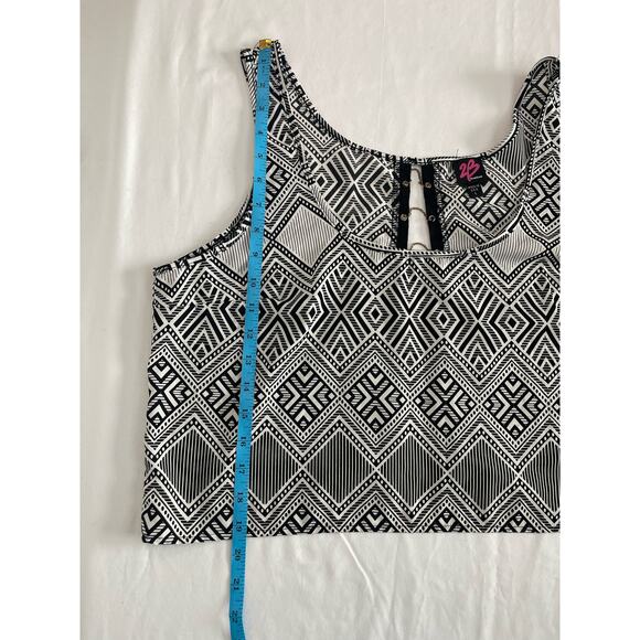 2B Bebe Geometric Crop Flowy Black White Gold Chain Top Size Large Y2K - Picture 9 of 9